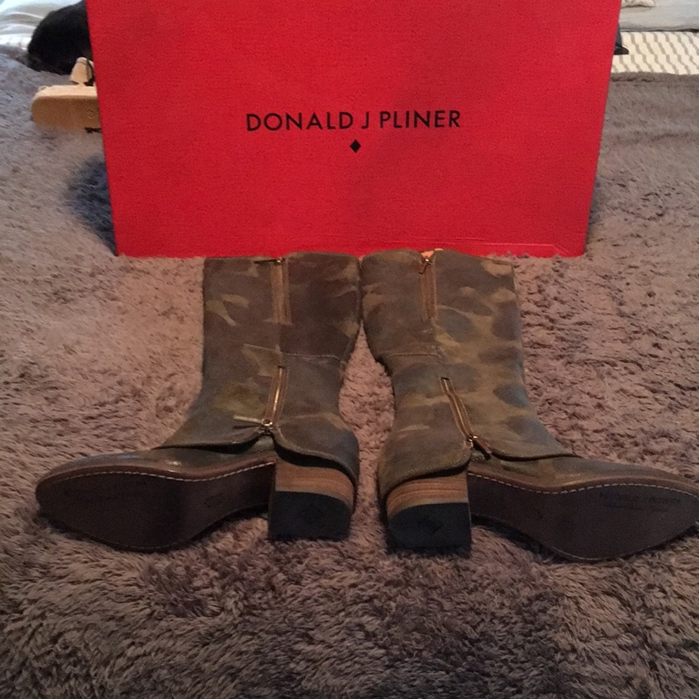 Donald Pliner vintage olive boots